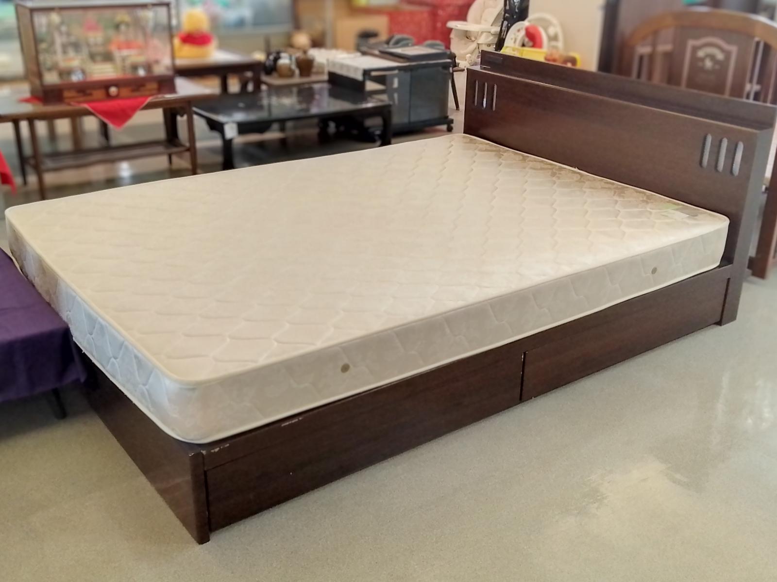 収納付きダブルベッド