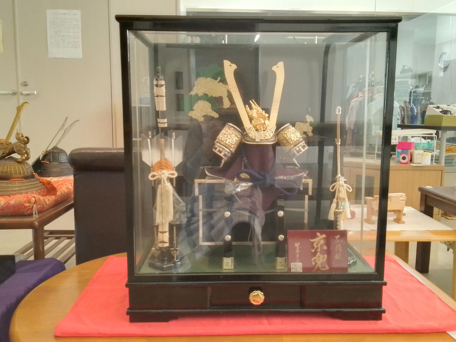 兜飾り　ガラスケース（箱あり）