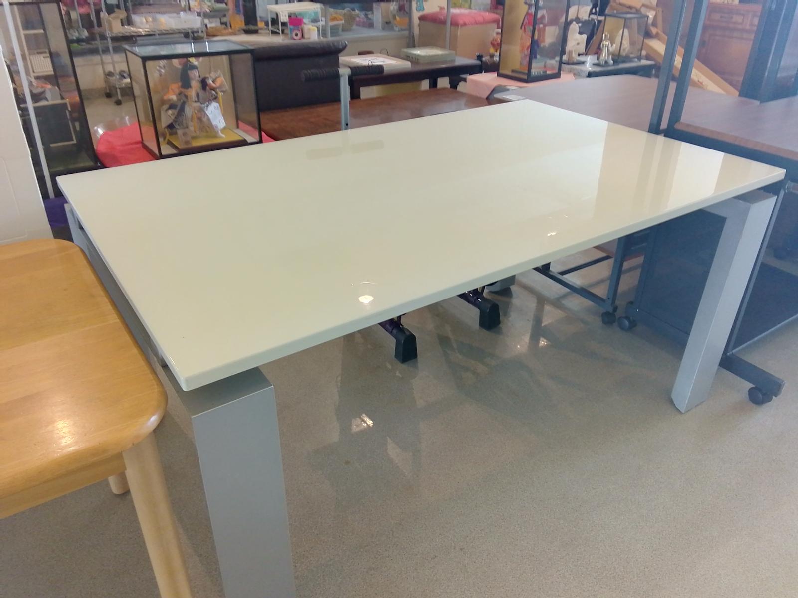 ダイニングテーブル