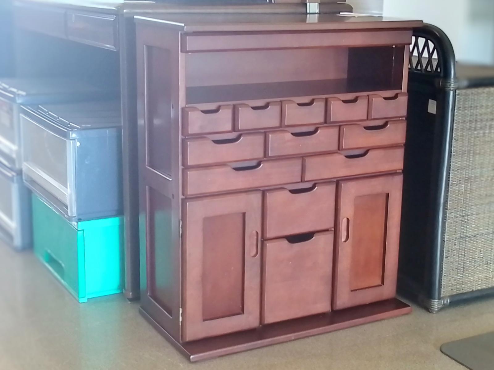 収納キャビネット