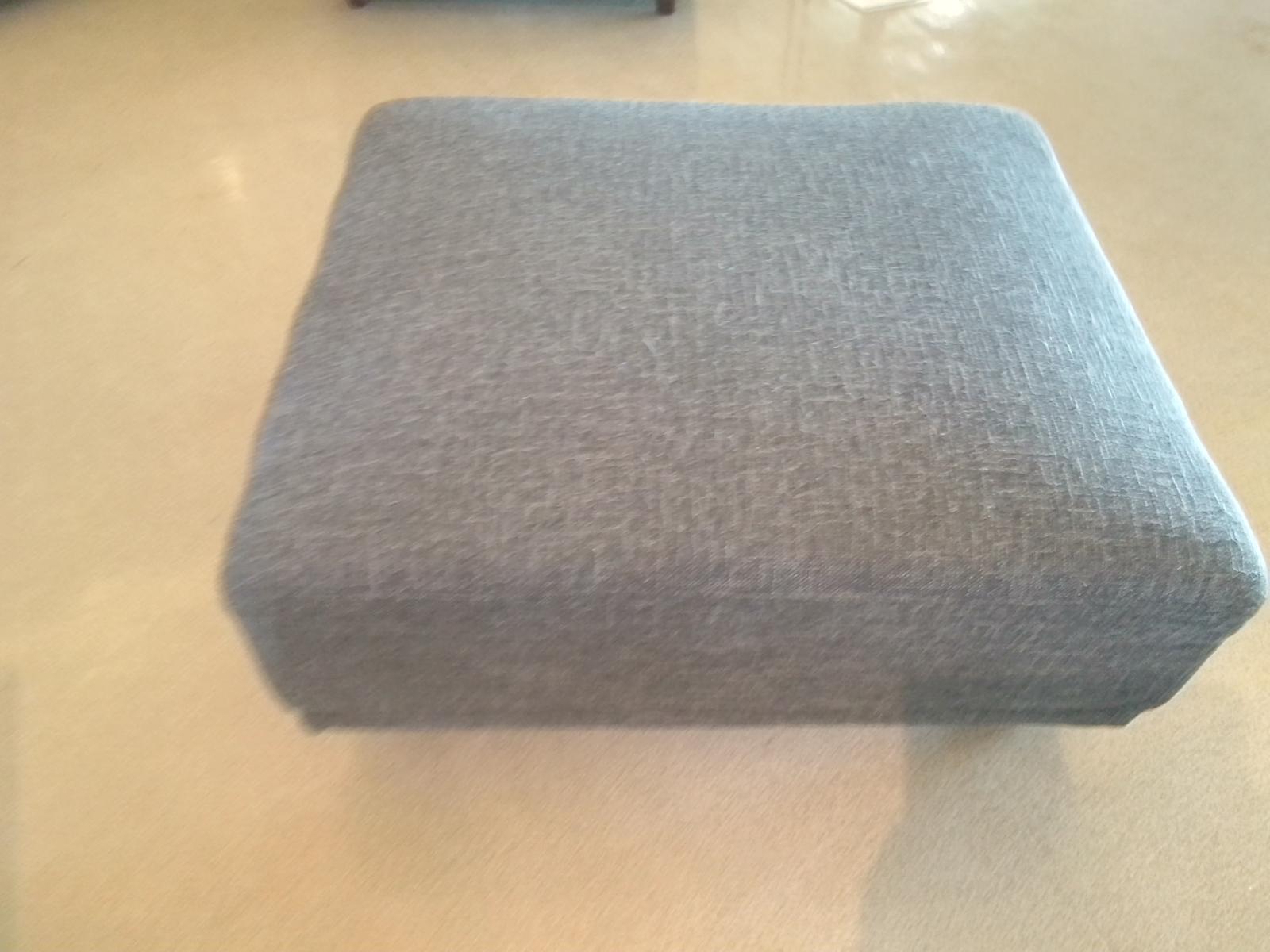 オットマンソファー