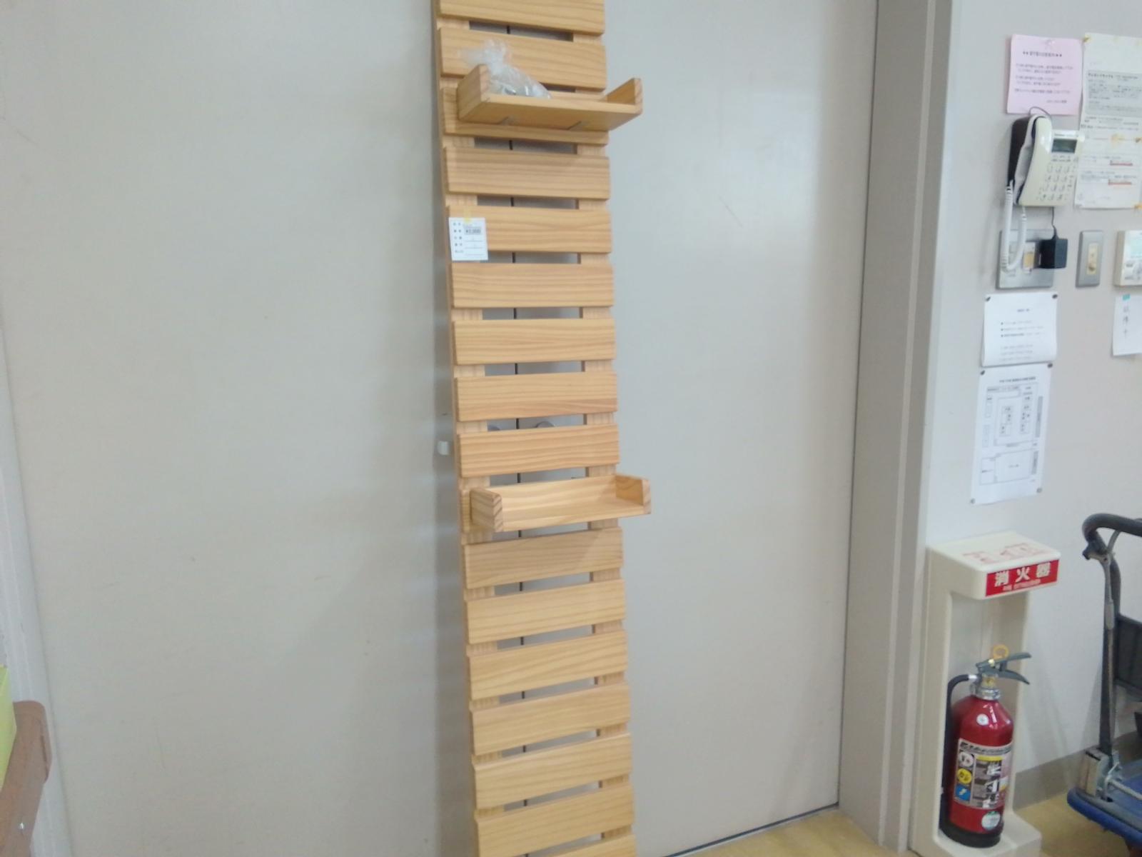 稼働型ウォールラック