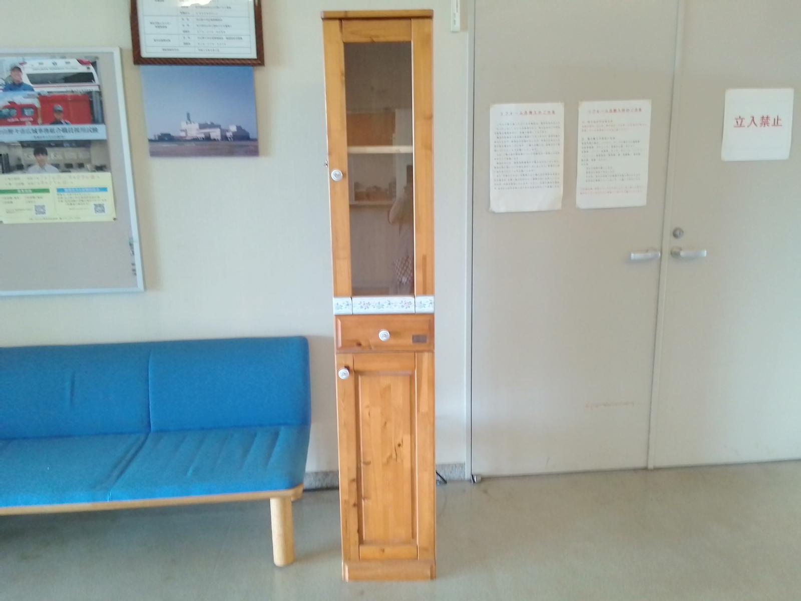 スリムキャビネット