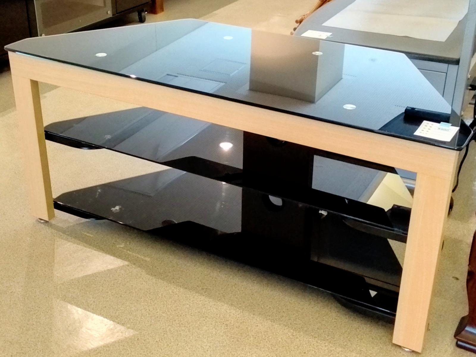 ガラステレビ台