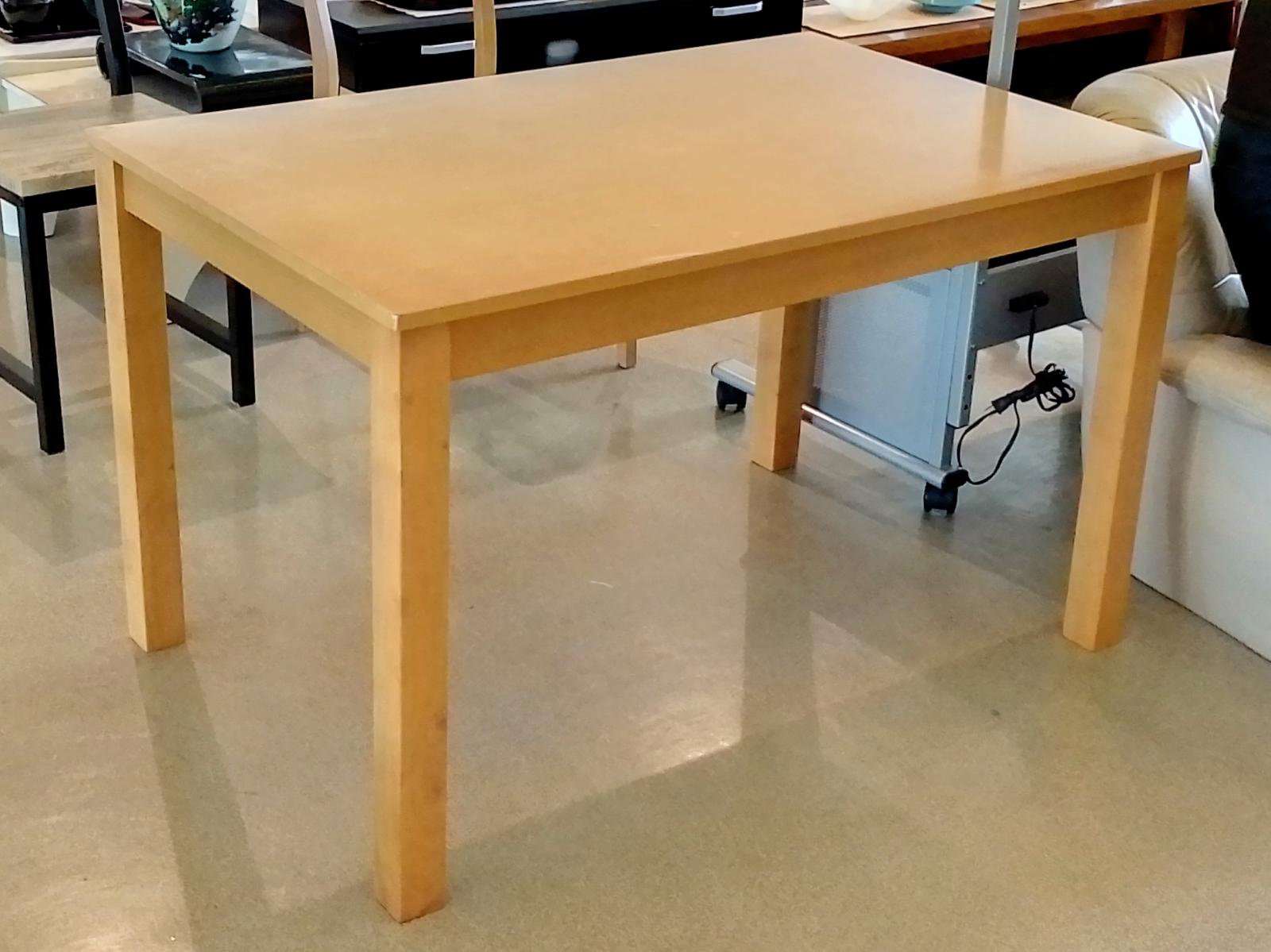 ダイニングテーブル