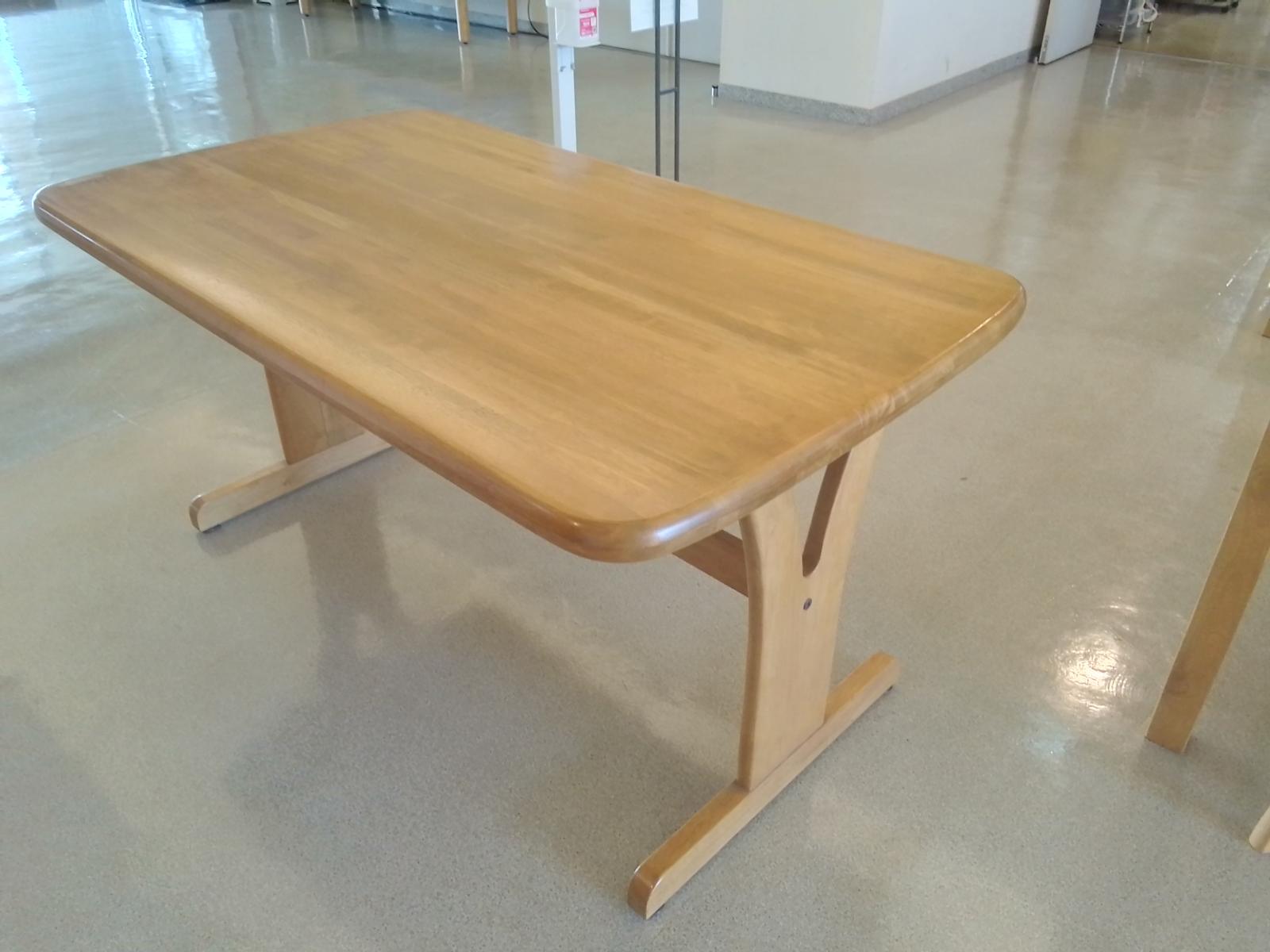 ダイニングテーブル