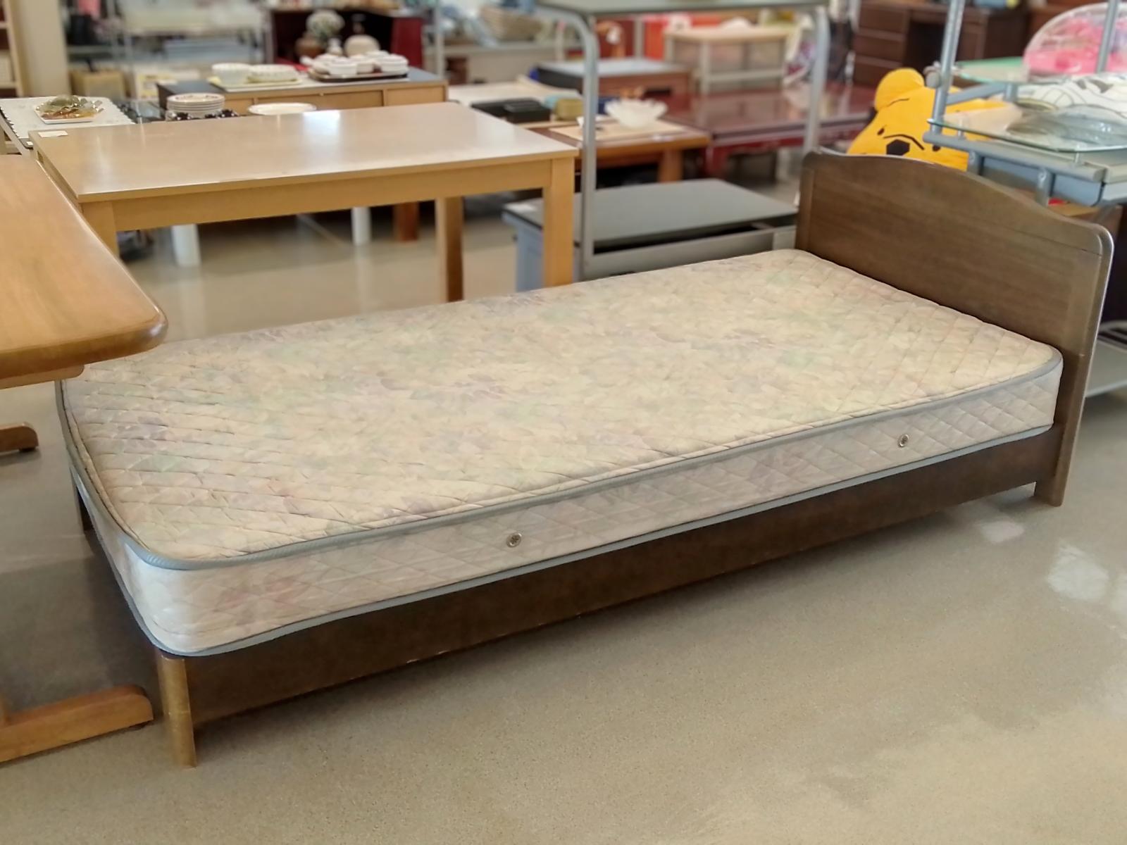 シングルベッド