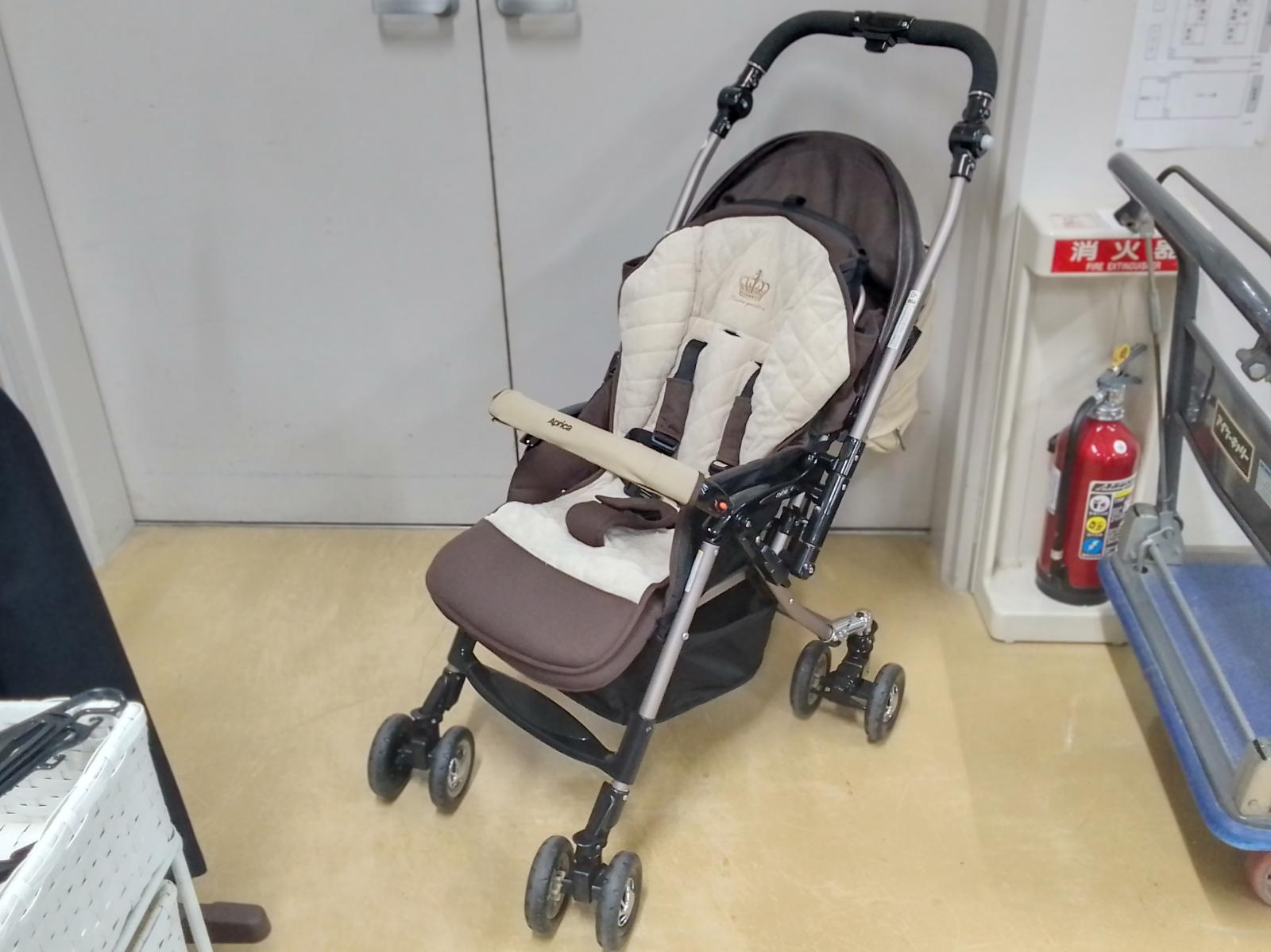 ベビーカー　Aprika