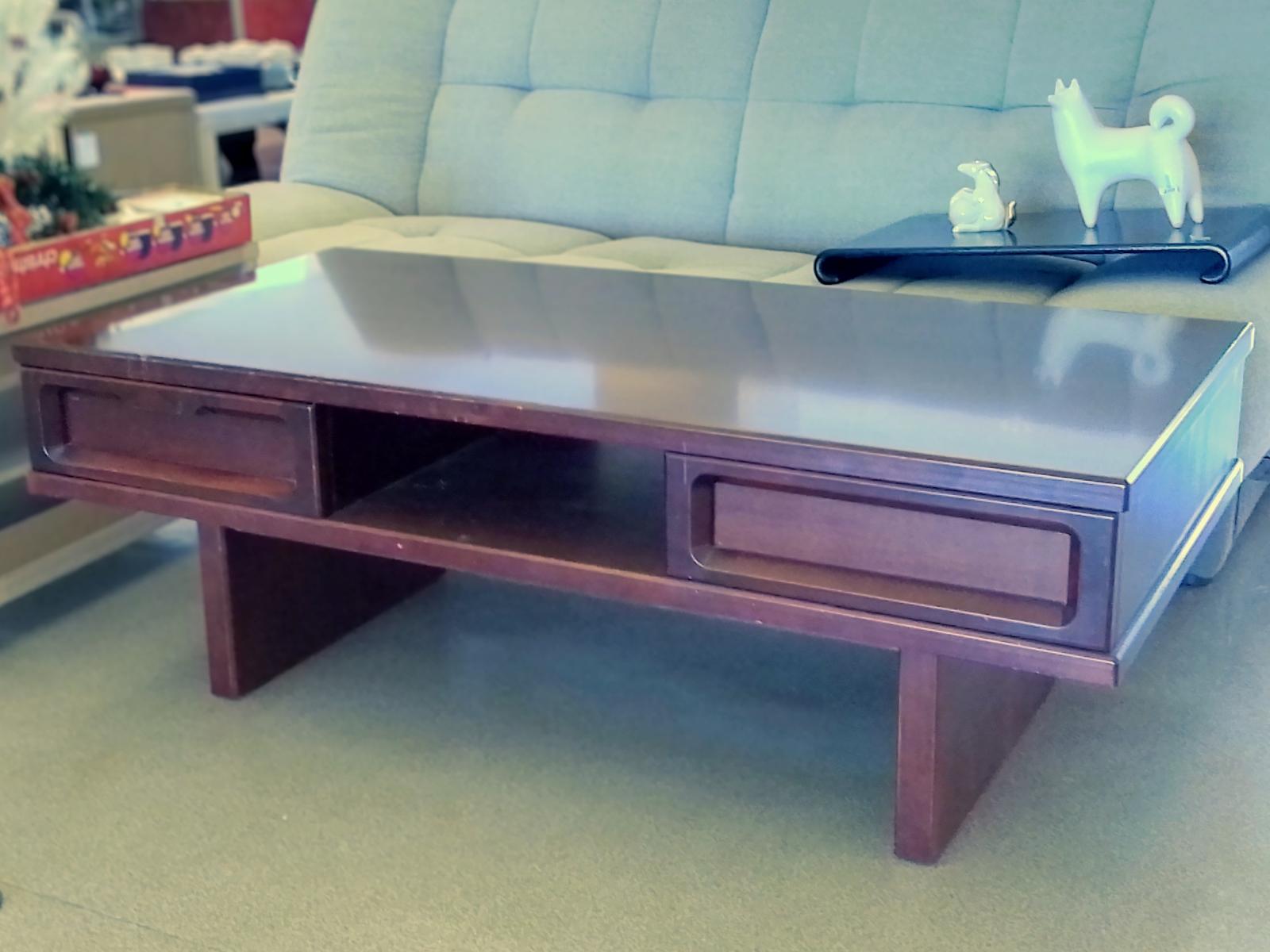 リビングテーブル