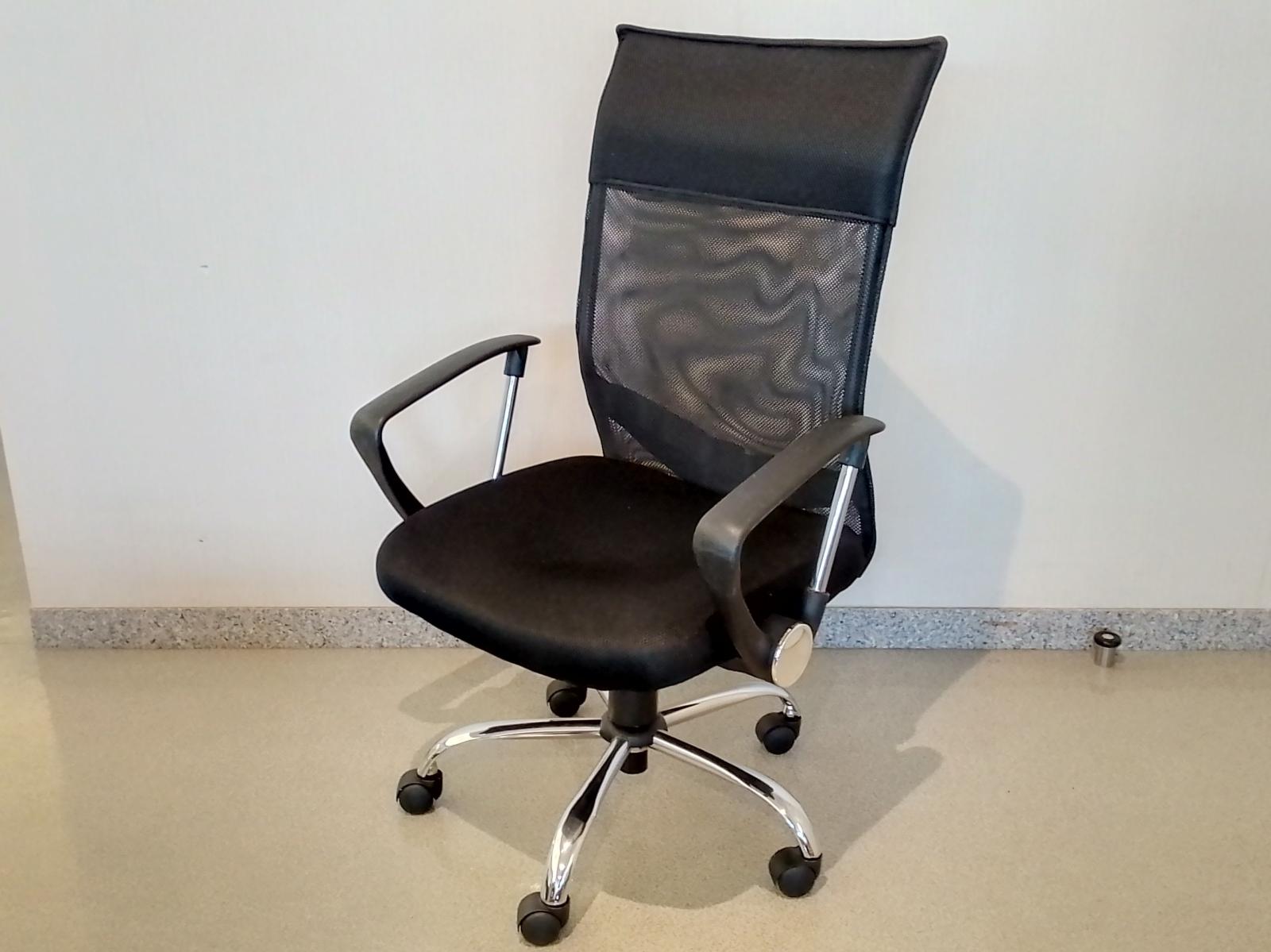 デスクチェアー