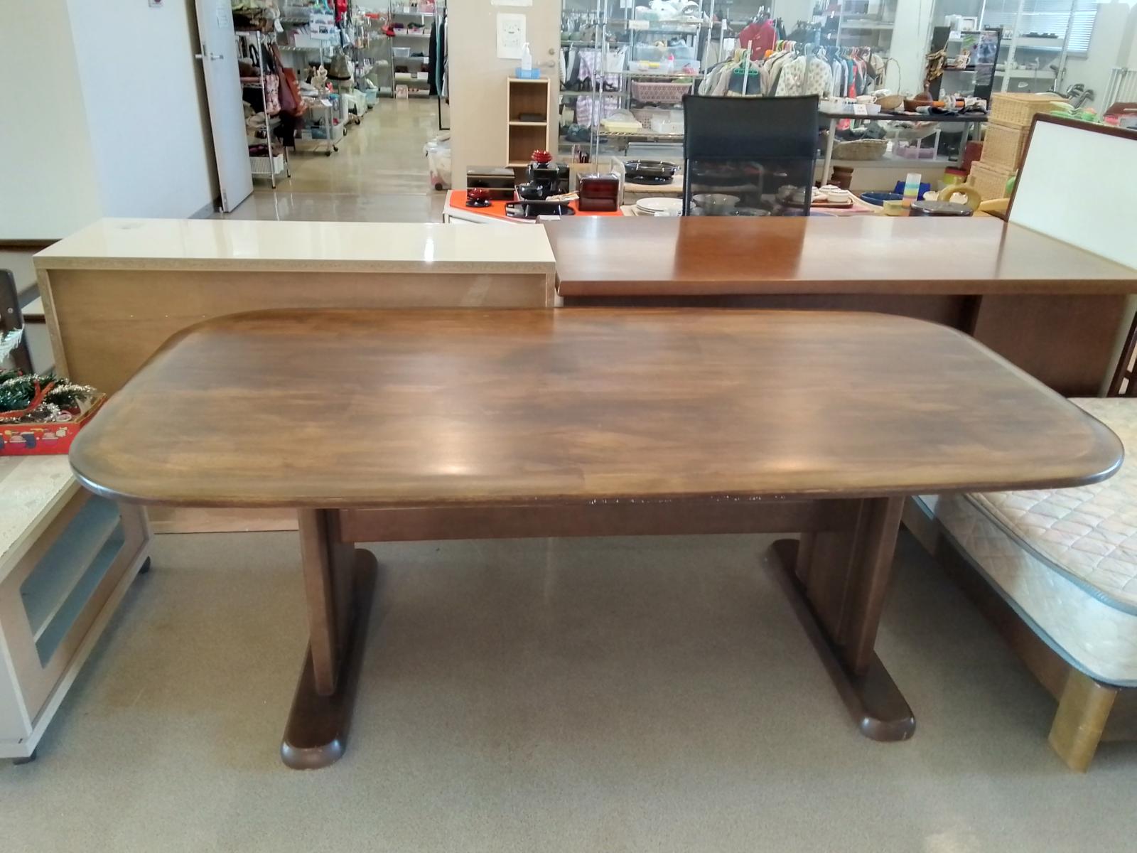 ダイニングテーブル