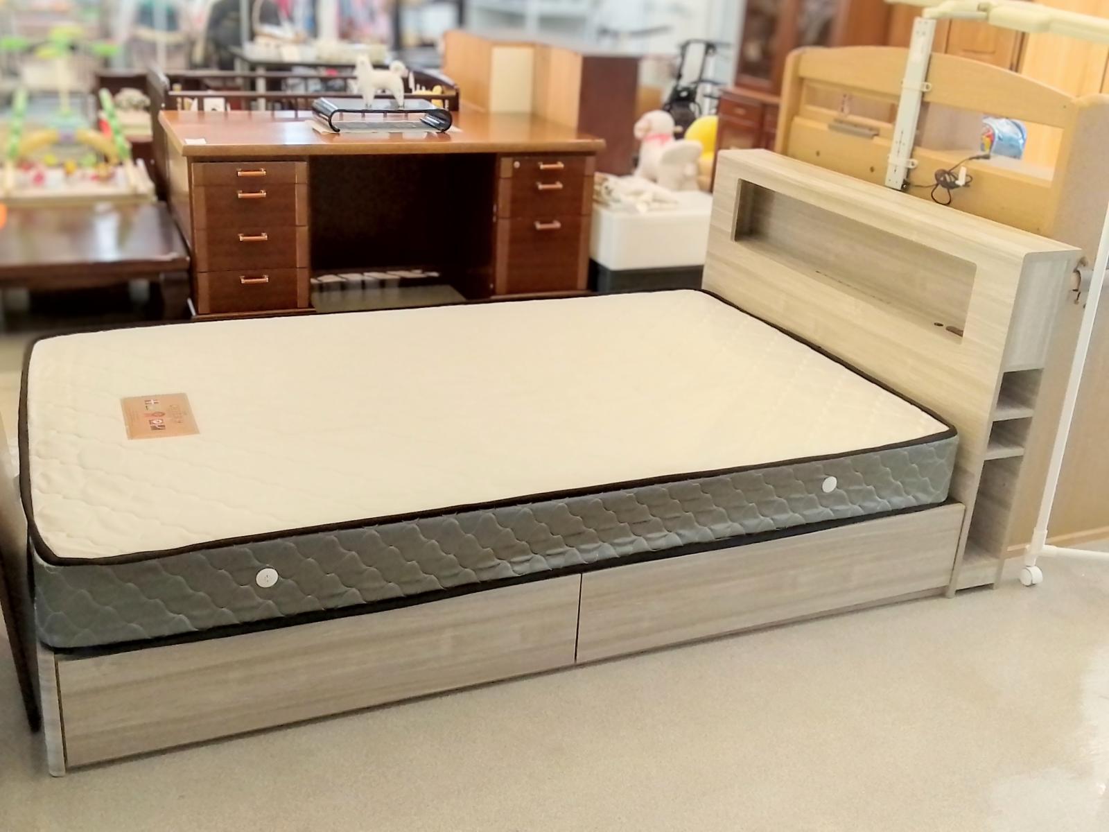 収納付セミダブルベッド